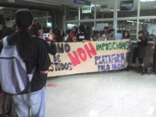 POL&Iacute;TICAS - FACULTADE EN FOLGA