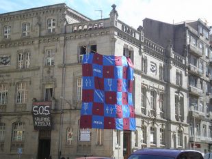 ESCOLA DE ARTES E OFICIOS DE VIGO: CONTIN&Uacute;AN AS MOBILIZACI&Oacute;NS