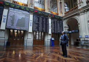 "Como de grave &eacute; a situaci&oacute;n financeira de Espa&ntilde;a?", analiza o Frankfurter Allgemeine este martes baixo unha imaxe da bolsa