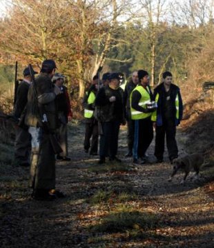 Os ecoloxistas situ&aacute;banse ao lado dos cazadores. Foto: amarga