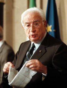 Francesco Cossiga presidiu a Rep&uacute;blica de Italia, entre 1985 e 1992
