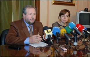 &Aacute; esquerda, L&oacute;pez Orozco