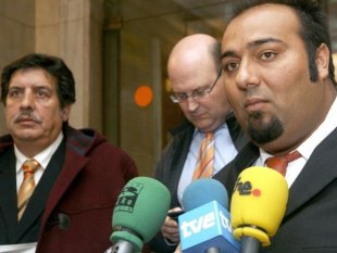 Sina&iacute; Gim&eacute;nez, primeiro pola dereita, ofreceu retirar as denuncias por ameazas