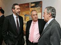 Jove, entre o conselleiro de Econom&iacute;a, Fern&aacute;ndez Antonio, e o daquela xerente de Citr&ouml;en, Javier Riera