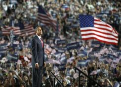 Obama, esta quinta feira no estadio de f&uacute;tbol americano Invesco Field de Denver