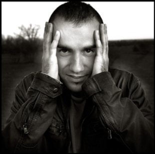 Emilio R&uacute;a, cantautor que edita en Nalgures Produci&oacute;ns, unha das &uacute;ltimas incorporaci&oacute;ns