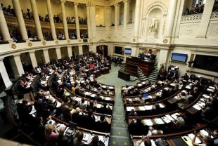 O texto foi aprobado con 136 votos a favor, d&uacute;as abstenci&oacute;ns e ning&uacute;n en contra.