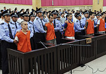 As organizaci&oacute;ns sociais denuncian que os acusados non recibiron un xu&iacute;zo xusto