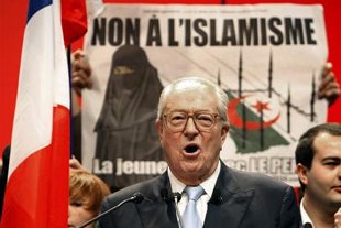 Le Pen, diante do cartel denunciado