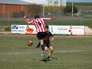 Tam&eacute;n se ofertan outras disciplinas deportivas, como o f&uacute;tbol e o futsal / Flickr: antramir