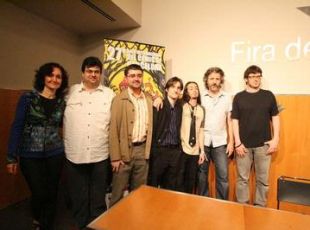 Foto dos ga&ntilde;adores, no centro Kiko da Silva