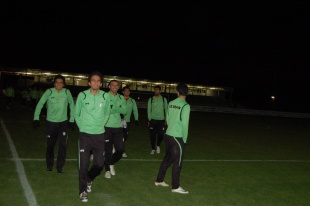 Nas d&uacute;as imaxes de arriba, os irmandi&ntilde;os quecen motores, na terceira imaxe, o conxunto persa