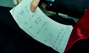 Notas de Clegg para a negociaci&oacute;n, captadas por un fot&oacute;grafo de 'The Guardian'