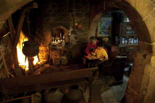 Lareira da reitoral de San Miguel de Sarand&oacute;n (Vedra) / Foto: Maribel Ruiz de Erenchun