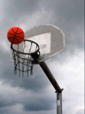 O baloncesto of&eacute;rtase en centros de Pontevedra e A Coru&ntilde;a / Flickr: grdloizaga