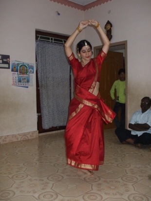 Mar&iacute;a Reim&oacute;ndez, bailando