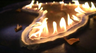 Imaxe dun momento da representaci&oacute;n &Aacute;frica: unha mirada a trav&eacute;s do microteatro&rdquo;