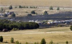 Veh&iacute;culos de emerxencia, estacionados ao car&oacute;n do lugar do sinistro