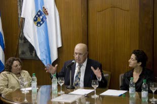 Xos&eacute; Lu&iacute;s M&eacute;ndez Ferr&iacute;n, nunha conferencia en Montevideo