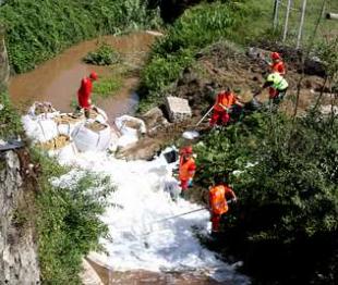Imaxe do verquido no r&iacute;o Lagares (en Vigo)
