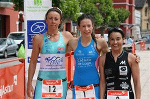 A fotograf&iacute;a do podio feminino, con Agnes Eppers no centro