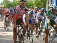 Un momento da 11&ordf; etapa, cos corredores do Karpin Galicia de fondo
