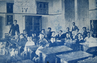 Mugardos, 1927. Interior da escola promovida en pola Sociedade Uni&oacute;n de Franza y Seijo, fundada na Habana en 1921