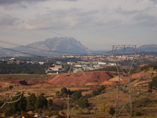 Excursi&oacute;n por El Papiol, vista da canteira de arxila e de Montserrat (decembro de 2008)