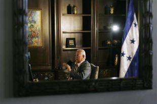 Aparentemente, Micheletti segue a ignorar a presi&oacute;n internacional