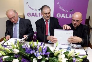 Andr&eacute;s Cuns (Fundaci&oacute;n Caixa Galicia), Fernando Salgado e Miguel A. Fern&aacute;ndez