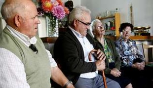 Quedan poucos regueifeiros, mais algunhas escolas e colectivos traballan na recuperaci&oacute;n desta tradici&oacute;n oral galega