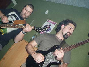 Lolo Arinc&oacute;n, acompa&ntilde;ado de Razor