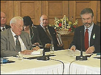 Paisley e Adams, cara &aacute; cara por primeira vez / BBC News