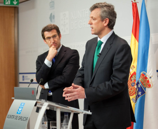 O presidente da Xunta e o conselleiro de Presidencia &aacute; sa&iacute;da do Consello da Xunta este xoves