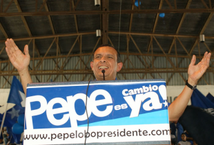 Porfirio Lobo, co&ntilde;ecido como "Pepe Lobo", &eacute; investido presidente de Honduras este m&eacute;rcores