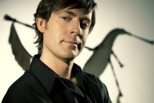 Budi&ntilde;o comezar&aacute; en decembro a xira de presentaci&oacute;n de 'Home'