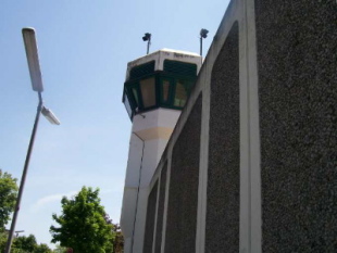 A prisi&oacute;n na que foi reclu&iacute;do o xornalista