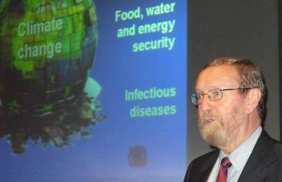 John Beddington &eacute; asesor xefe en asuntos cient&iacute;ficos do goberno brit&aacute;nico