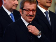 O ministro de Interior, Roberto Maroni ( Liga Norte), rexeita as cr&iacute;ticas e asegura que non paralizar&aacute; a medida