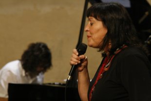 Actuaci&oacute;n de Ux&iacute;a no acto para a colectividade galega