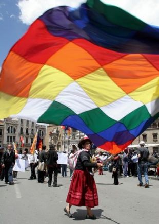 Muller aimar&aacute;, coa bandeira do seu pobo