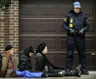 Case un milleiro de persoas foron detidas "arbitrariamente" na mobilizaci&oacute;n do domingo. Os arrestos repet&iacute;ronse este luns