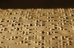 Os folletos e gu&iacute;as editaranse en Braille