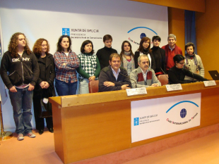 O equipo de elaboraci&oacute;n do informe da Coordinadora de ONGs