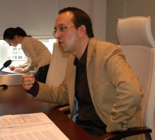 Anxo Lorenzo conf&iacute;a en crear unha rede de lectorados que faga m&aacute;is eficiente a s&uacute;a comunicaci&oacute;n