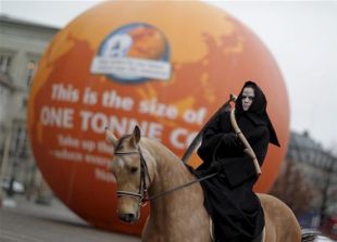 Milleiros de cidad&aacute;ns participan nas actividades e mobilizaci&oacute;ns que se organizan ao abeiro do Klimaforum09