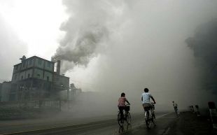 Cada estadounidense botou &aacute; atmosfera 19 toneladas de CO2 en 2006. Cada chin&eacute;s &ndash;un sexto da poboaci&oacute;n mundial&ndash; s&oacute; 4,6