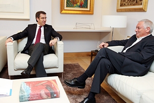 Alberto N&uacute;&ntilde;ez Feijoo e Guillerme V&aacute;zquez, na reuni&oacute;n deste martes