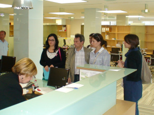 As presidentas dos comit&eacute;s provinciais presentaron as sinaturas perante o Rexistro da Xunta