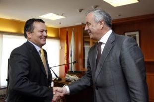 Agust&iacute;n Hern&aacute;ndez cos seus antecesores Tareixa T&aacute;boas, Mar&iacute;a Xos&eacute; Caride e Manuel V&aacute;zquez (clic para ampliar)